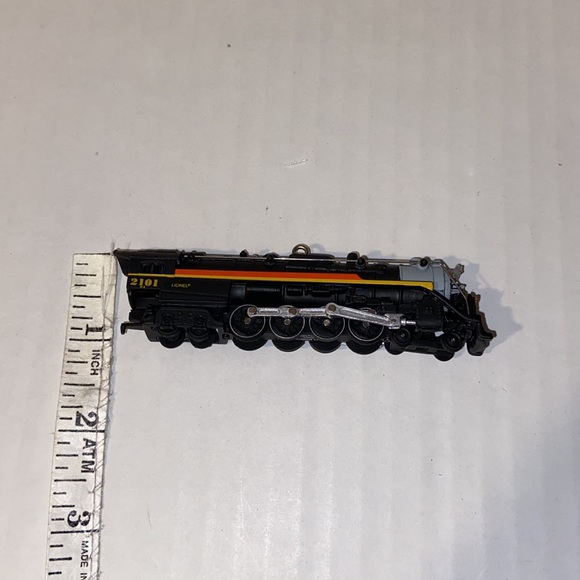 Hallmark Keepsake Ornament Lionel Chessie Steam Special Locomotive Ornament - Picture 12 of 12